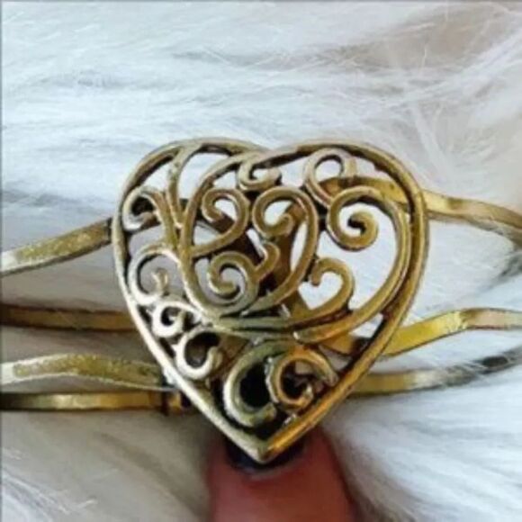 Forever 21 Metal Etched Heart Bracelet Brassy Gold - Picture 5 of 6